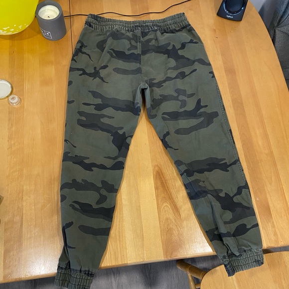 TNA Camo Cargo Pants - Picture 4 of 8
